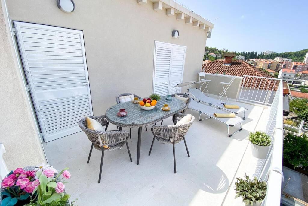 Spinnaker Luxury Apartment